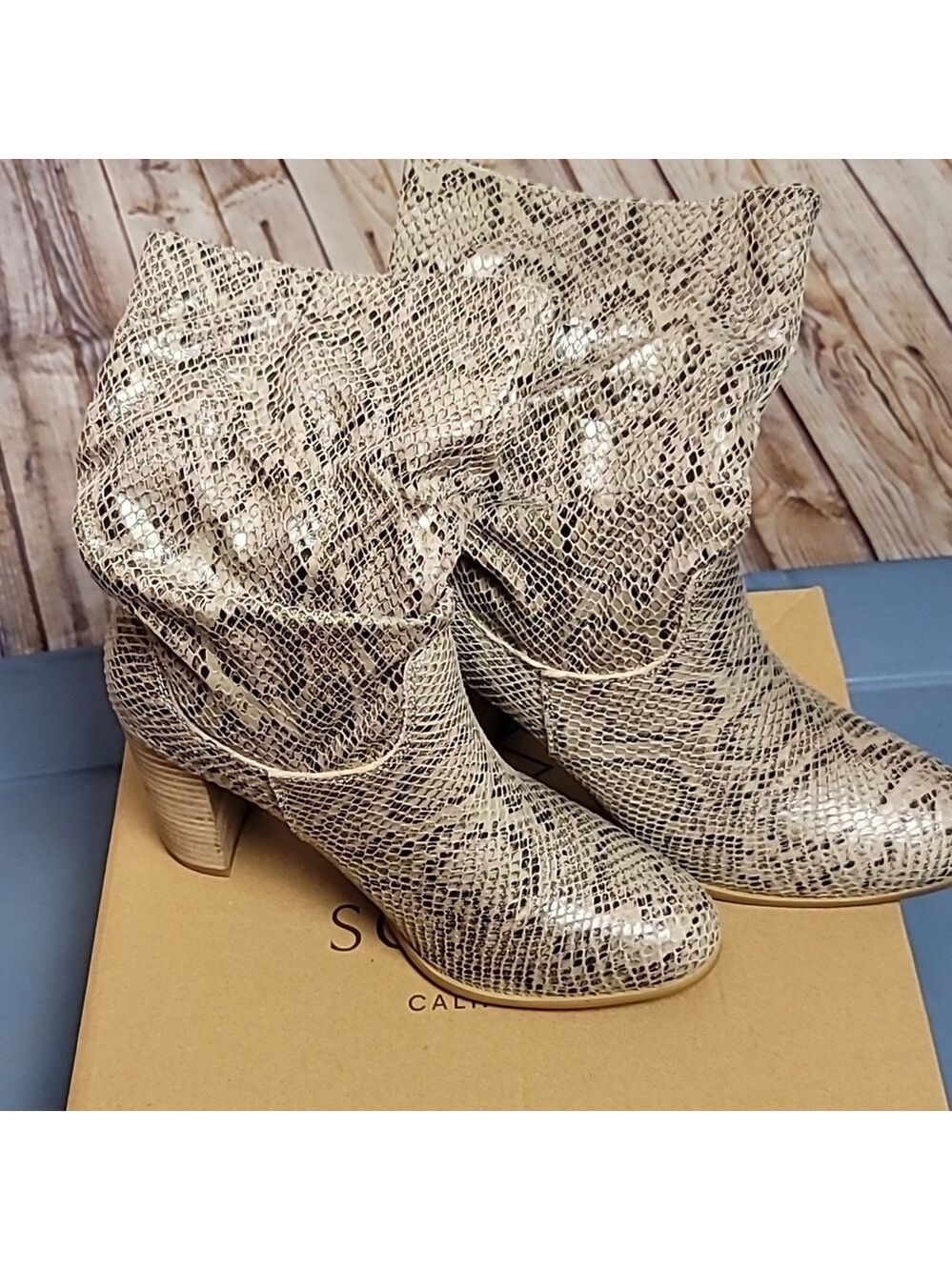 Oasis society grey snake skin boots sz 6.5 new in box